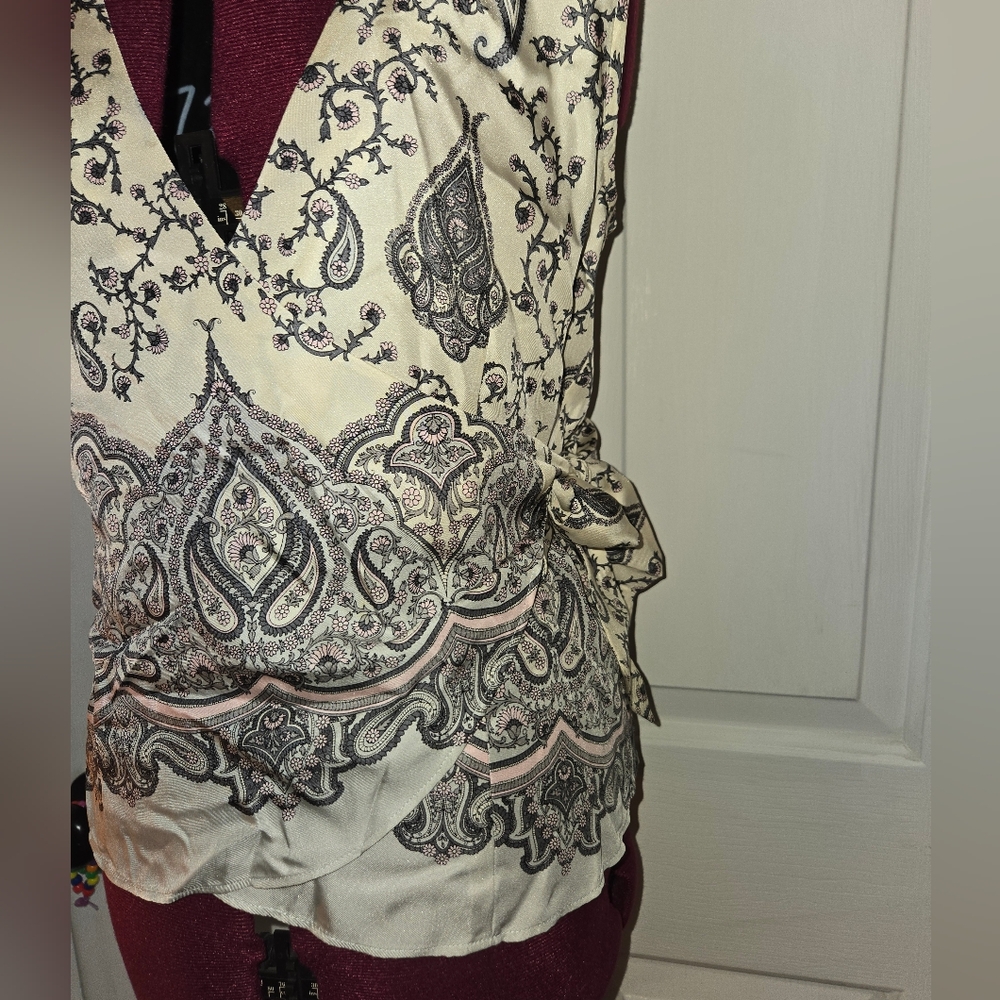 Banana Republic White Silk Paisley Wrap XS Sleeveless Blouse - Picture 2 of 9